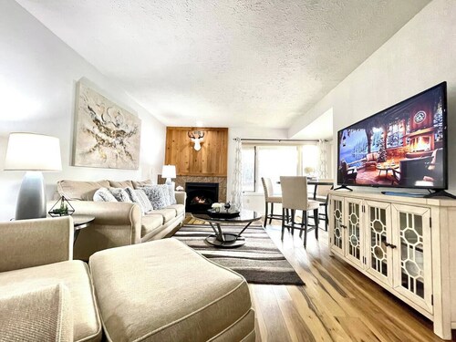 Relaxing Dog Friendly Resort Condo – Pool, Sauna & Year-Round Fun!