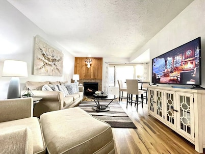 Relaxing Dog Friendly Resort Condo – Pool, Sauna & Year-Round Fun!