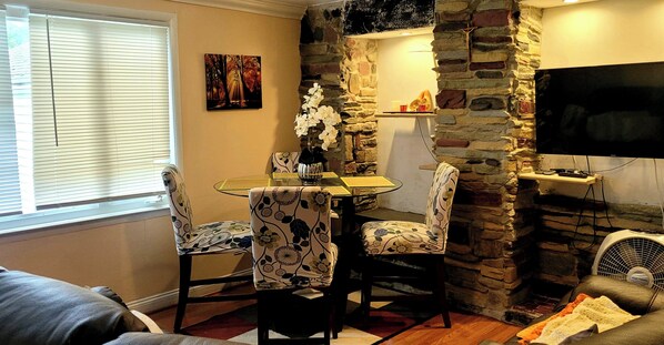 Dining - Cozy and spacious oehman home (Buffalo)