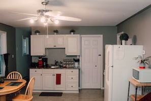 Fridge, microwave, oven, stovetop - A Fisherman’s and birdwatchers Paradise! (Carrying Place)