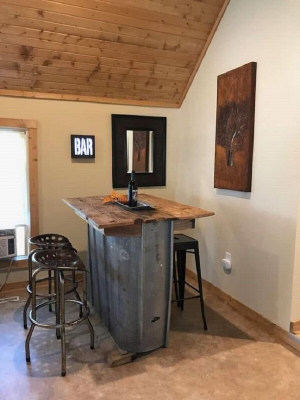 Dining - Private Woodsy Cabin close to River and Keosauqua (Keosauqua)