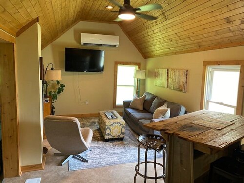 Private Woodsy Cabin close to River and Keosauqua