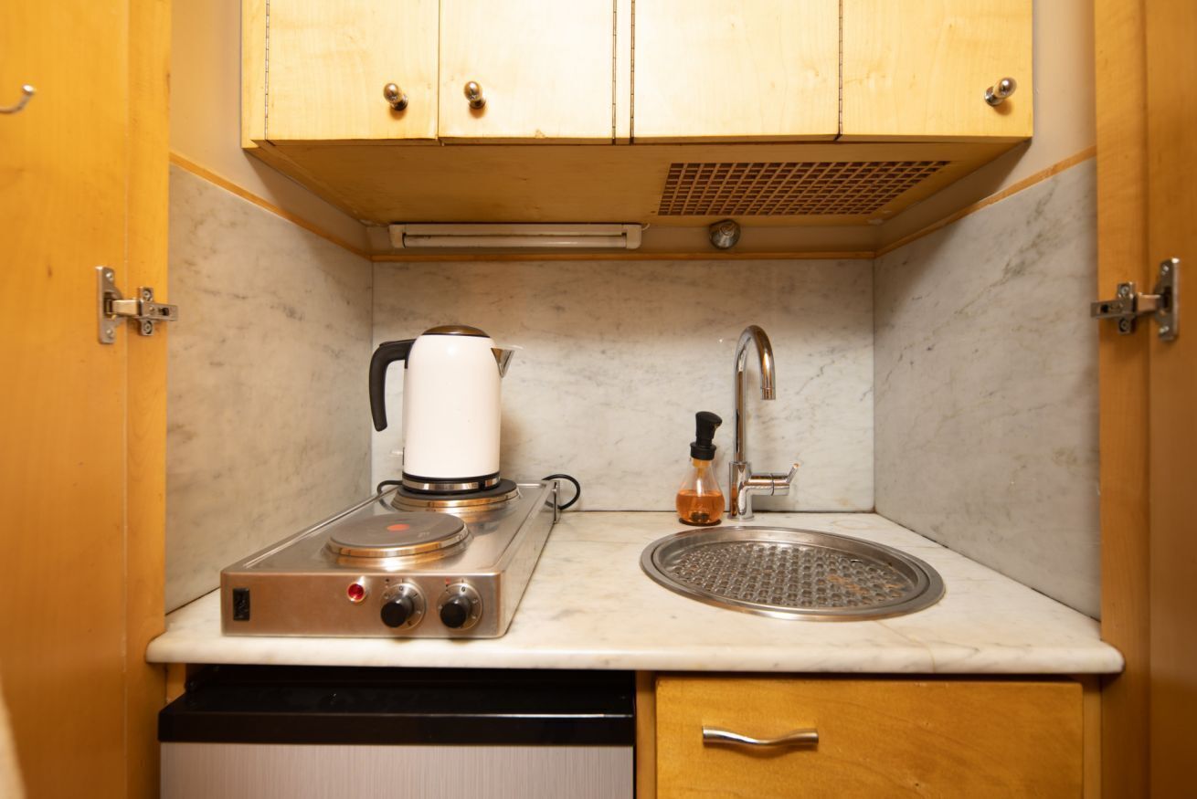 Refrigerador, placa de cocina, tostadora