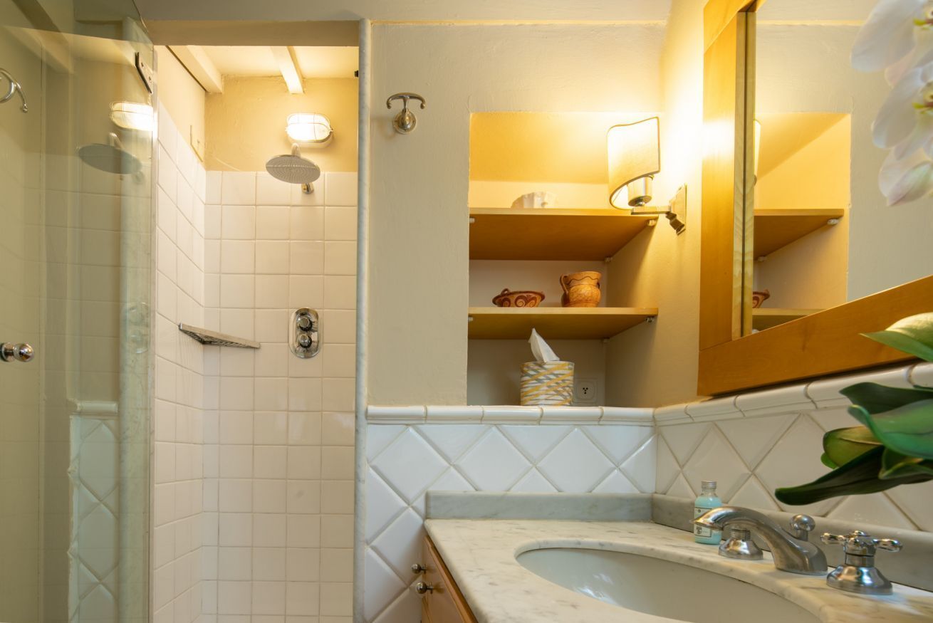 Ducha, secador de pelo, bidet, toallas