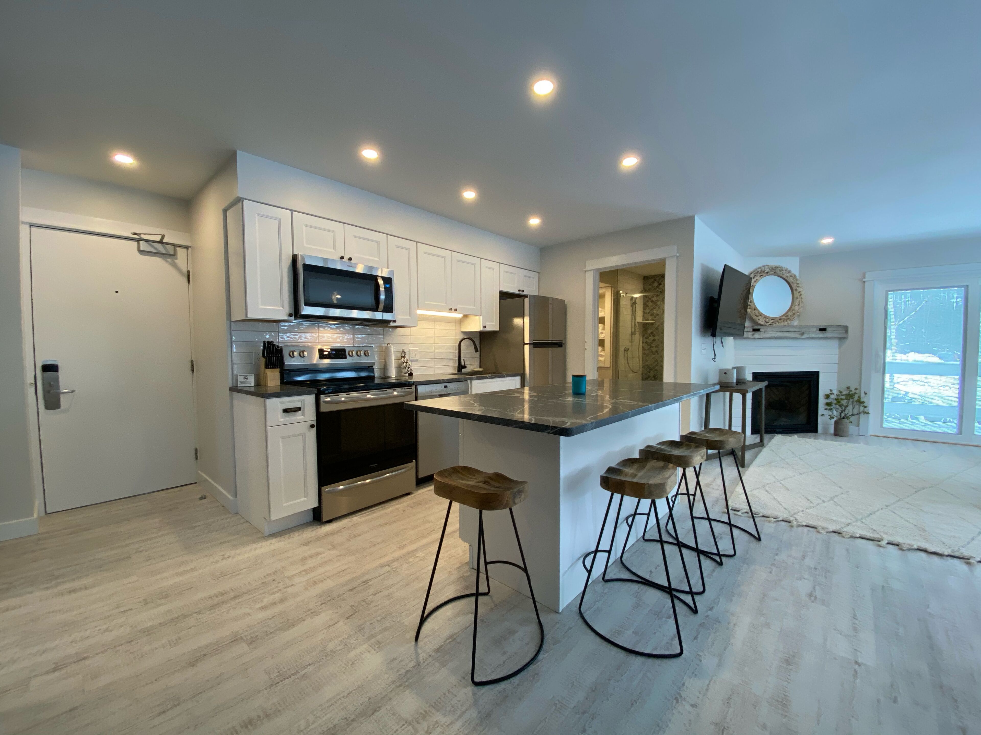 冰箱、微波炉、烤箱、炉灶