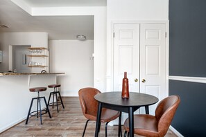 Dining - Spacious Dupont Circle 2BR nr. U Street & Glen's Market, by Blueground (Washington, D.C.)