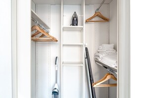 Interior - Spacious Dupont Circle 2BR nr. U Street & Glen's Market, by Blueground (Washington, D.C.)