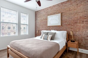 2 bedrooms, iron/ironing board, WiFi, bed sheets - Spacious Dupont Circle 2BR nr. U Street & Glen's Market, by Blueground (Washington, D.C.)