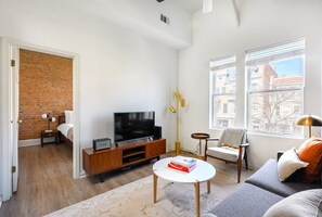 TV, stereo - Ample Dupont Circle 2BR nr. U Street & Adam's Morgan, by Blueground (Washington, D.C.)