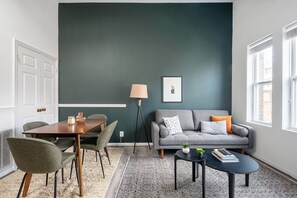 TV, stereo - Sleek, Dupont Circle 2BR nr. U Street, Metro & Glen’s Mkt, by Blueground (Washington, D.C.)