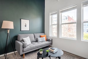 TV, stereo - Sleek, Dupont Circle 2BR nr. U Street, Metro & Glen’s Mkt, by Blueground (Washington, D.C.)