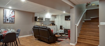 Entire Basement Apt.-3 mins Drive to Regent Avenue