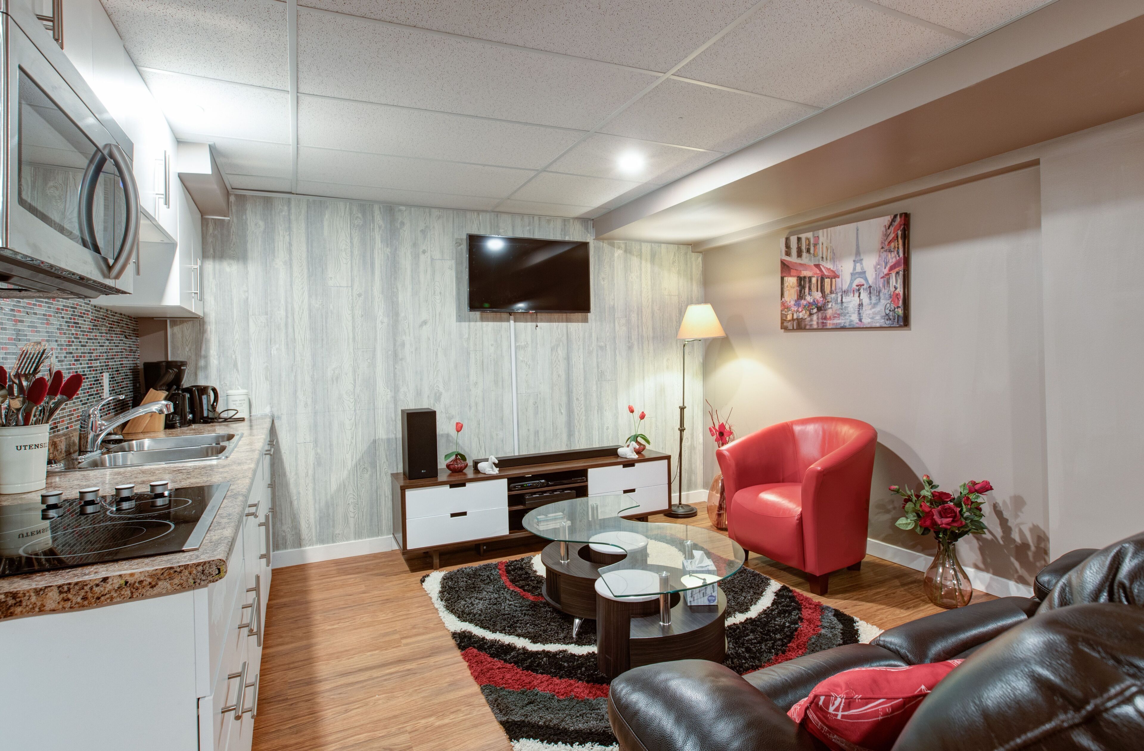 Fridge, microwave, dishwasher, coffee/tea maker