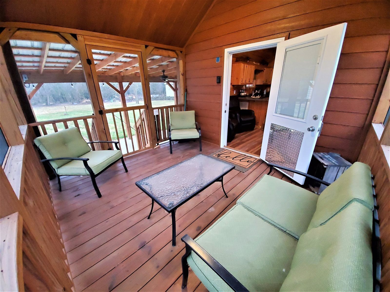 House (IDA_Getaway) | Living room | TV, fireplace