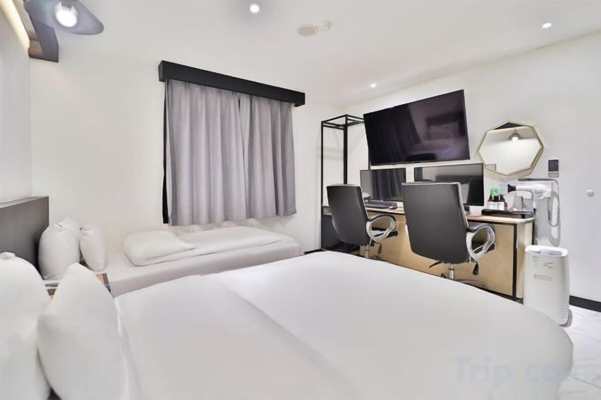 2-bed Room