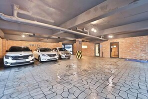 Self-parking (surcharge)