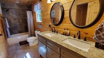 House (River_Rock_Cabin) | Bathroom