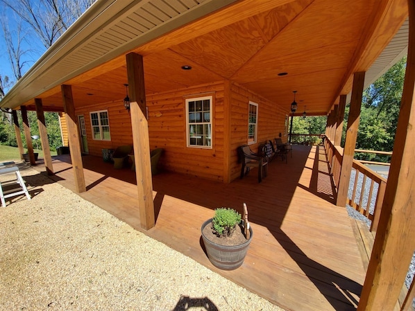 Hus (River_Rock_Cabin) | Balkong