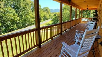 House (River_Rock_Cabin) | Balcony