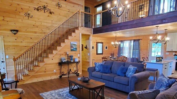 Hus (River_Rock_Cabin) | Vardagsrum
