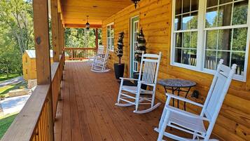 Nhà (River_Rock_Cabin) | Ban công