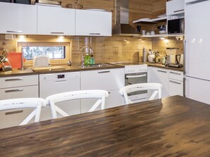 Fridge, microwave, dishwasher, cookware/dishes/utensils - Kiehtäjän virta by Interhome (Kuusamo)