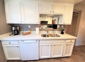 Cookware/dishes/utensils