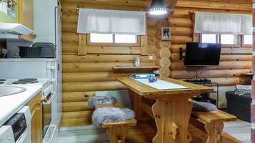 Fridge, microwave, dishwasher, cookware/dishes/utensils