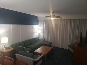 Una Smart TV, un reproductor de DVD