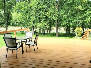 House (Steel_Driver_River_Cabin) | Balcony - Steel Driver River Cabin (Luray)