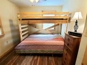 House (Steel_Driver_River_Cabin) | 2 bedrooms - Steel Driver River Cabin (Luray)