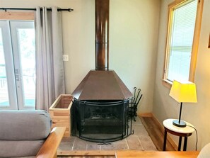 Maison (Steel_Driver_River_Cabin) | Salle de séjour