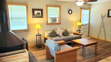 House (Steel_Driver_River_Cabin) | 2 bedrooms