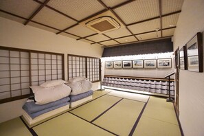 Interior - Time travel to the world of ukiyoe in the ancient / Takayama Gifu (Takayama)