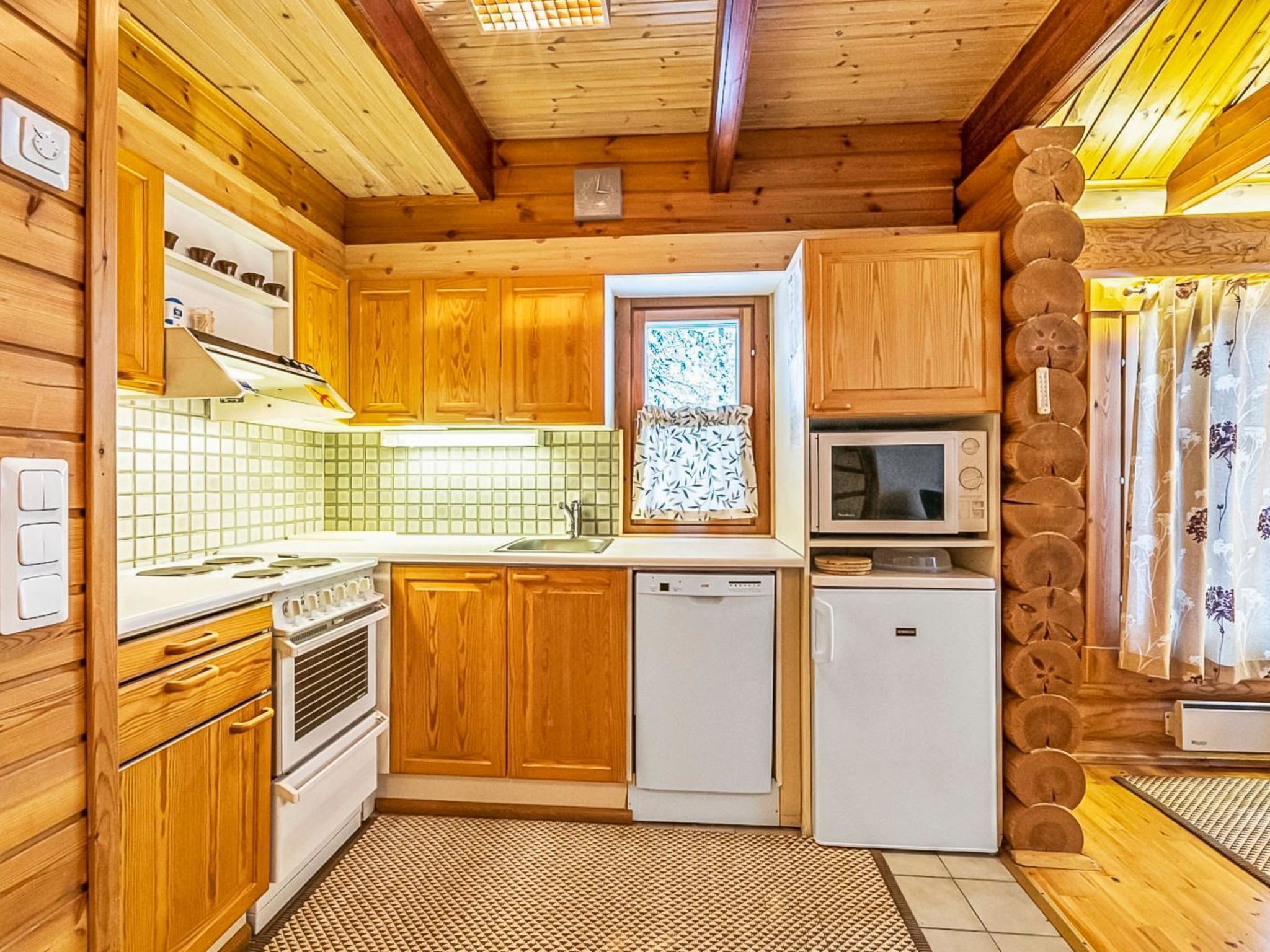 Fridge, microwave, dishwasher, cookware/dishes/utensils