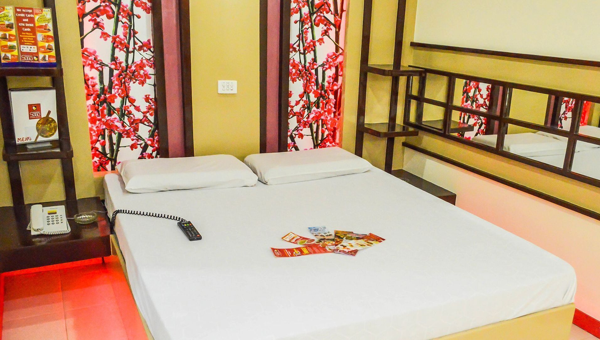 Free WiFi, bed sheets