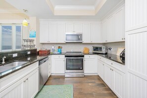 冷蔵庫、電子レンジ、オーブン、食器洗い機