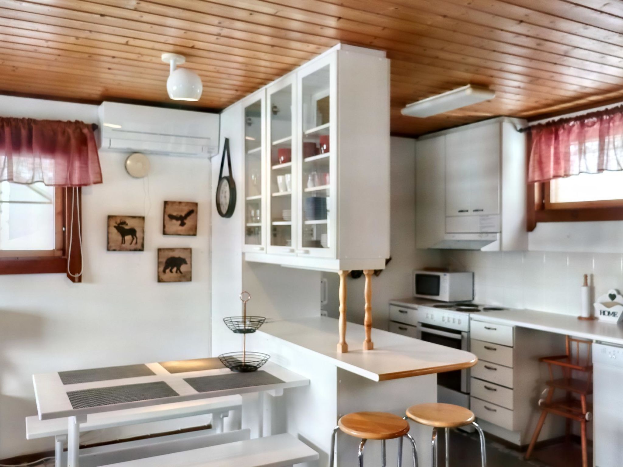 Fridge, microwave, dishwasher, cookware/dishes/utensils
