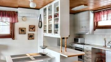 Fridge, microwave, dishwasher, cookware/dishes/utensils
