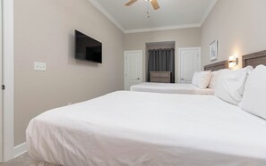 2 bedrooms, iron/ironing board, free WiFi, bed sheets