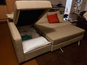 Smart TV, fireplace, DVD player, books - Eucalyptus Escape - Privacy in the Hinterland (Peachester)