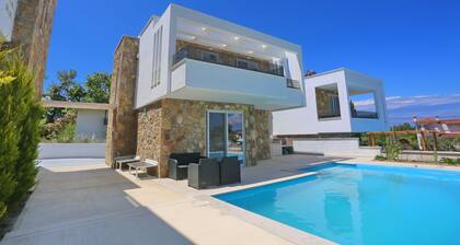 The Miracle Villa - Sea View, BBQ, Private Pool