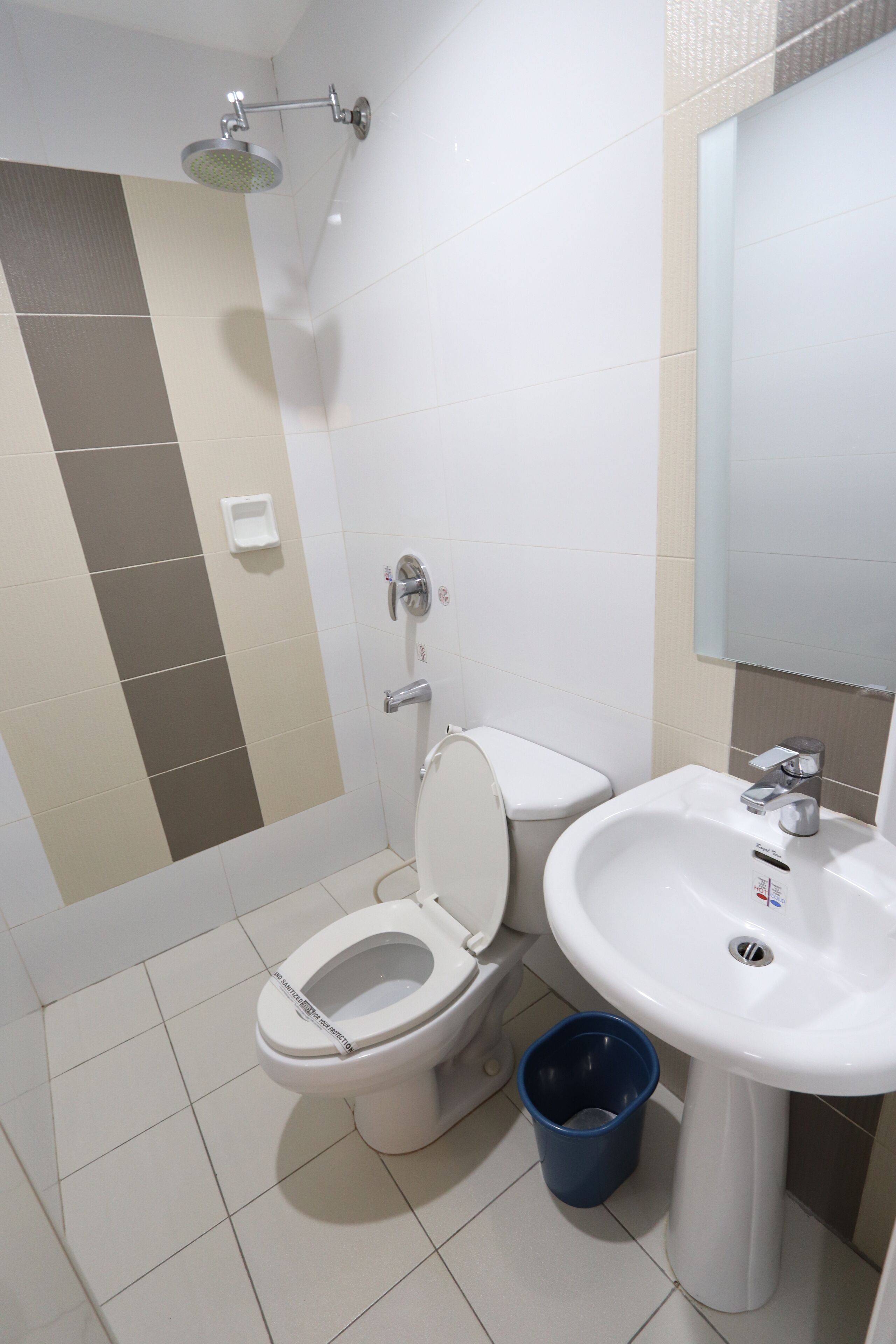 Salle de bain | Douche, savon, shampoing, papier toilette