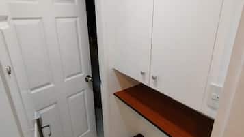 Executive Room, 1 Queen Bed | Living area