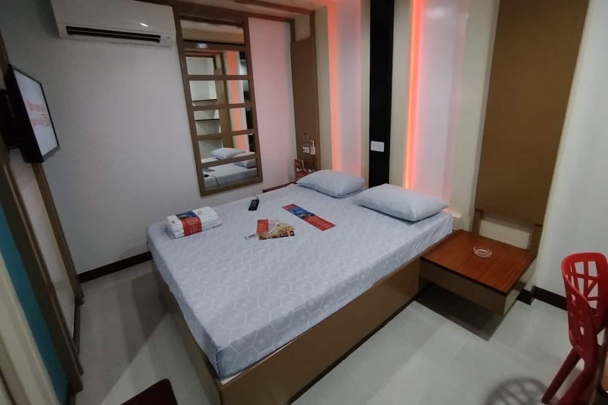 Deluxe Room, 1 Queen Bed