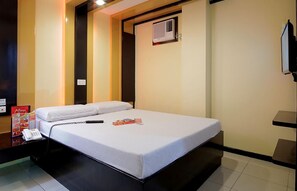 Deluxe Room, 1 Queen Bed | Free WiFi, bed sheets