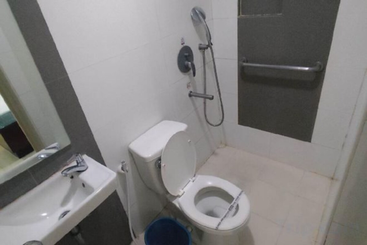 Bathroom | Shower, bidet, soap, shampoo
