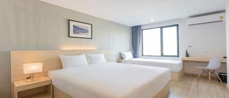 Deluxe Triple Room | In-room safe, blackout drapes, free WiFi, bed sheets