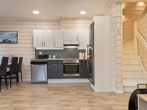 Jääkaappi, mikroaaltouuni, astianpesukone