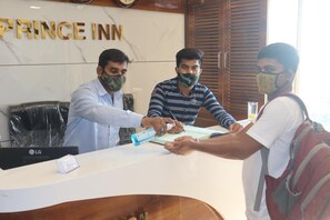 Lobby - Hotel Prince Inn (Vadodara)